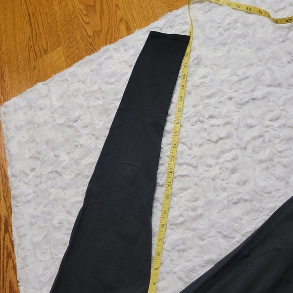 Victoria's Secret Black Leggings, Women's Size Medium, Great Condition! - Picture 6 of 6